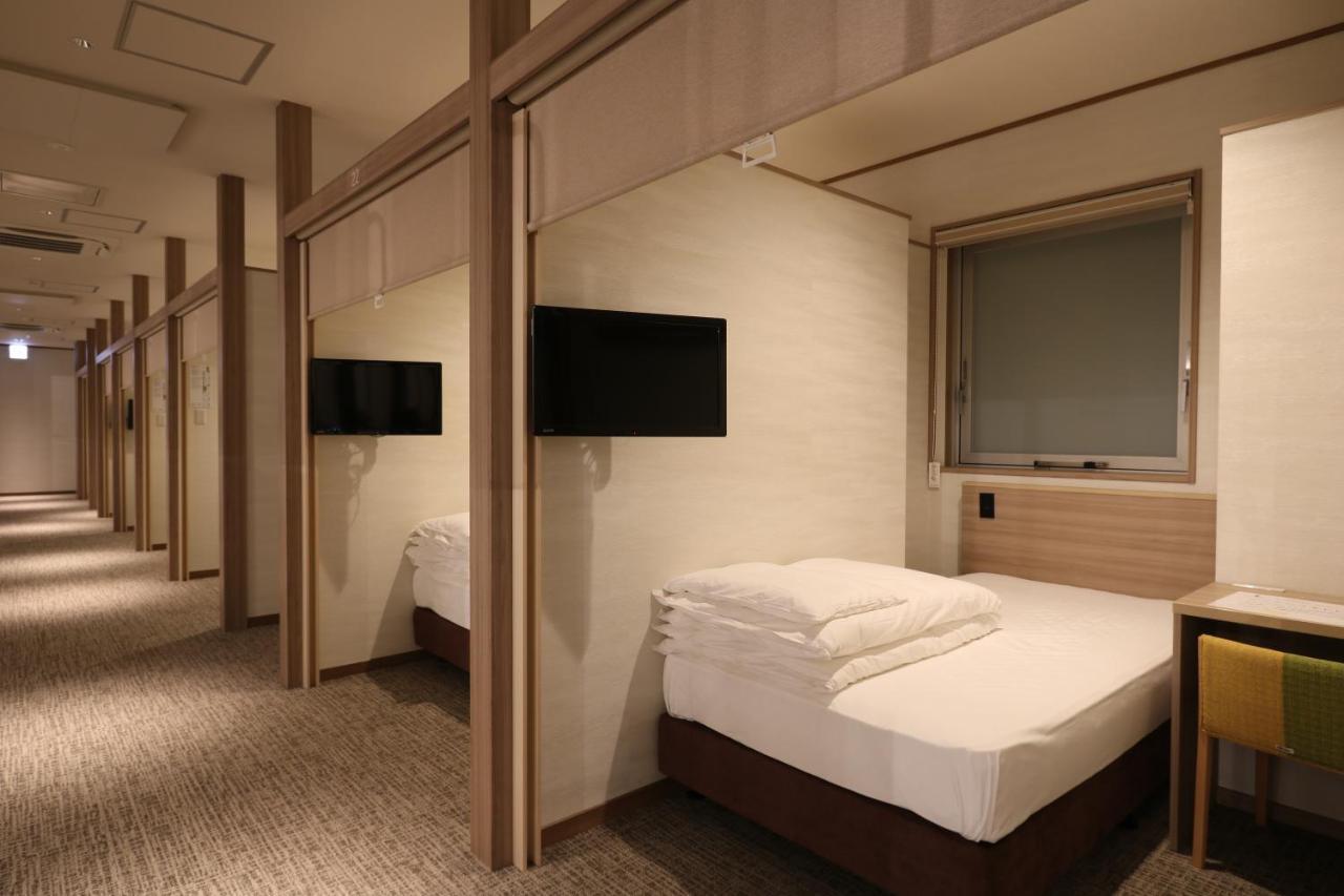 Hotel kapsul Cabin&capsule J-ship Namba 3*